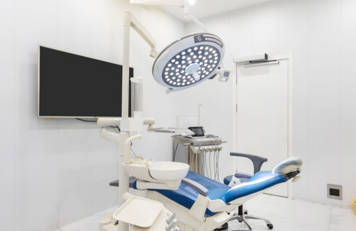 山东日照微笑口腔医院庞杰资质查询：种植牙/正畸经验丰富，郑州大学口腔系毕业