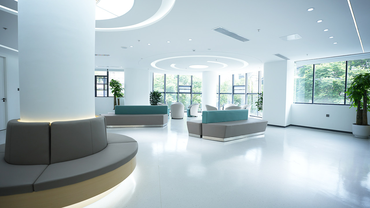 成都团圆口腔医院（高新院区）王铁生靠谱吗？执业医师资质可查，技术口碑等你来评！