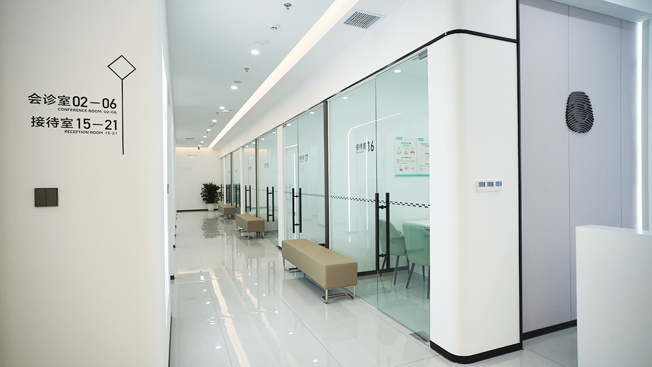 成都金牛团圆口腔王晗的临床背景：为专精实力背书