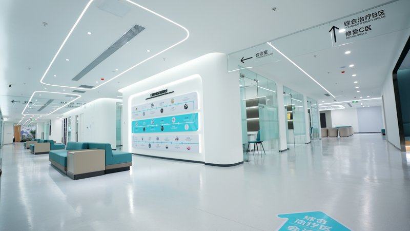 成都团圆口腔医院（高新院区）马贺：虎牙外凸矫正实例成效